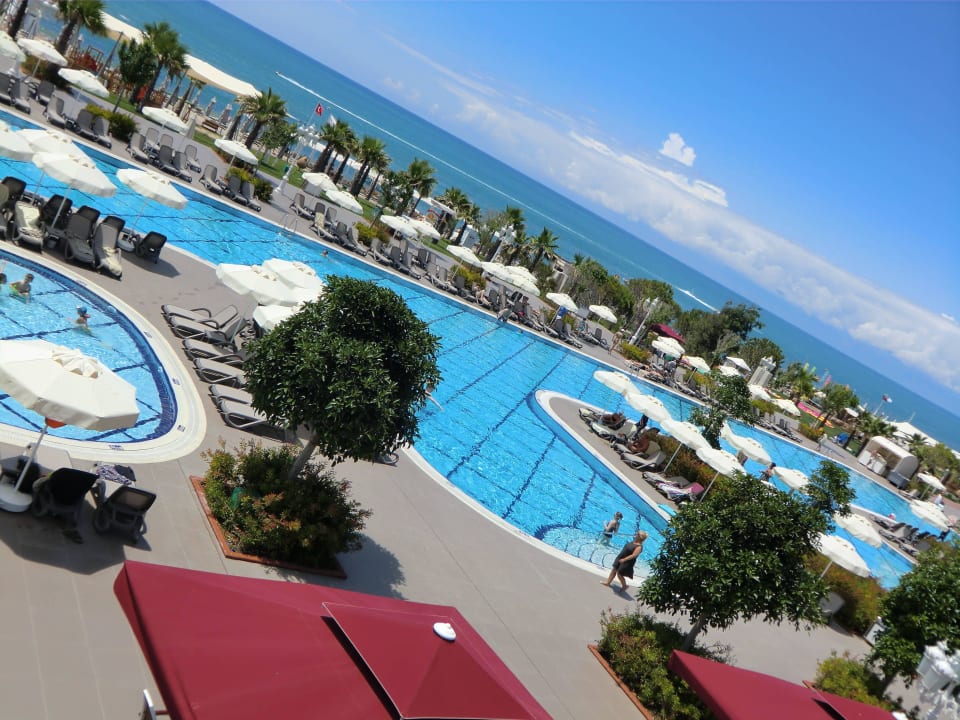 Blick 1. Stock auf Gemeinschaftspool Güral Premier Belek
