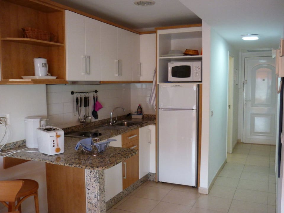 Küche mit Blick zum Eingangsbereich Apartamentos Belmonte