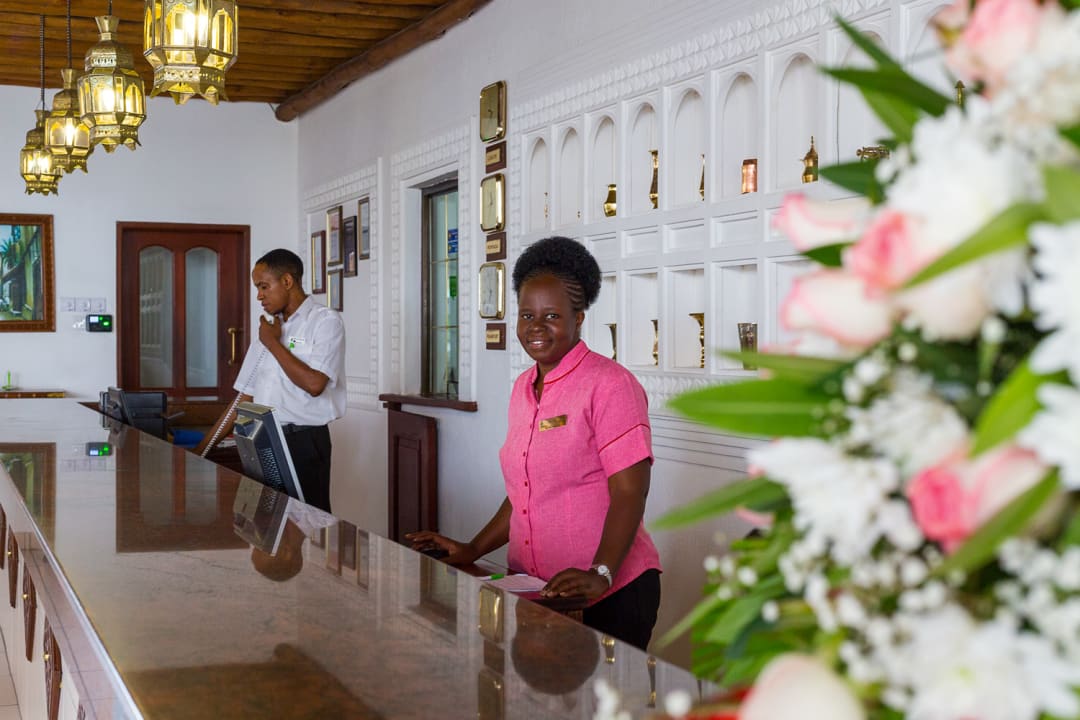 Lobby Travellers Beach Hotel & Club