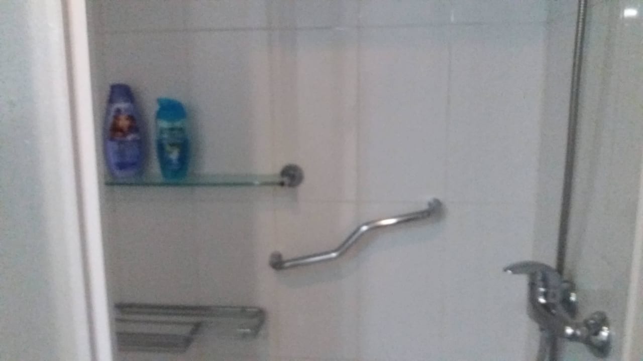 Dusch mit total falsch platzierter Ablage Apartamentos Horizonte