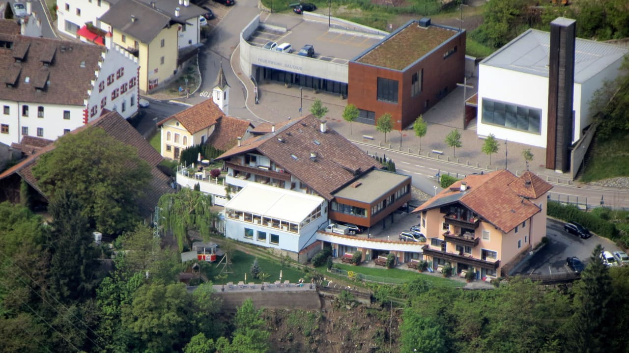 Hotel von Oben mit Zoooom! 1400m Alpenhof Lodge Passeiertal