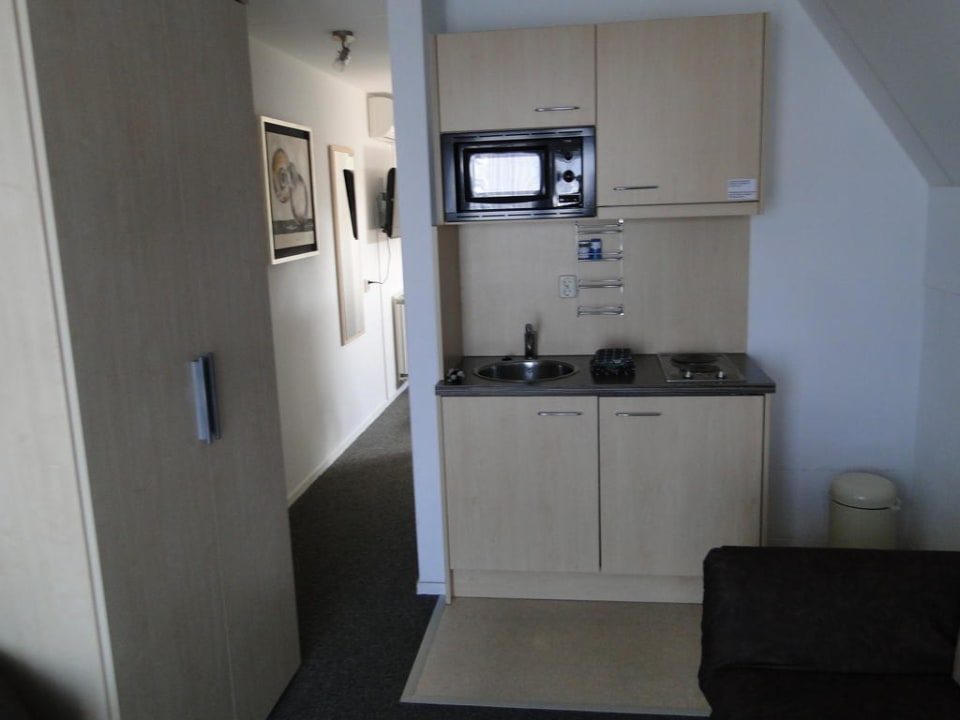 Schrank und Kittchenette Hotel Noordzee