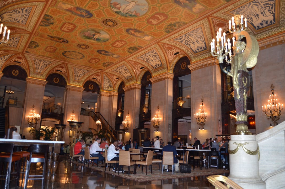 Lobby/Bar Palmer House A Hilton Hotel