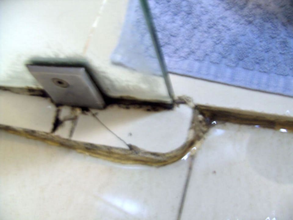 Schimmel in der Dusche Mermaid Hotel & Club