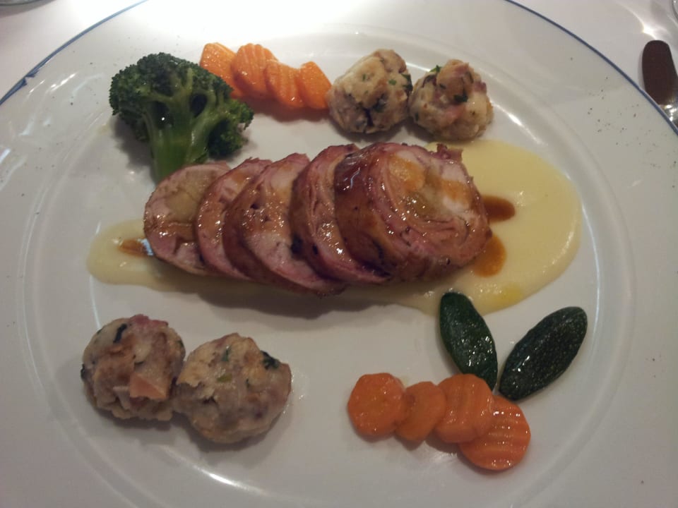 Perfekter Hauptgang Hotel Forni