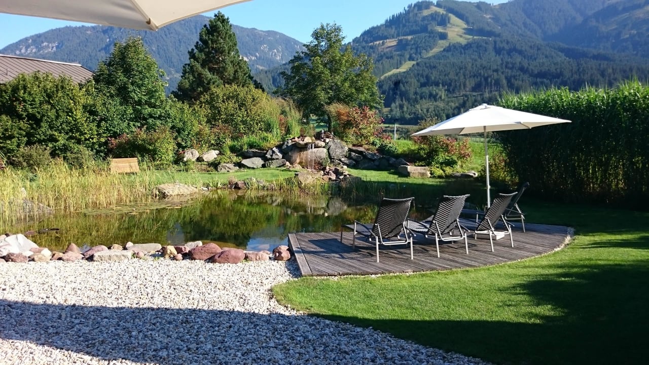 Gartenanlage mit Biotop Hubertus Hotel & Apartments