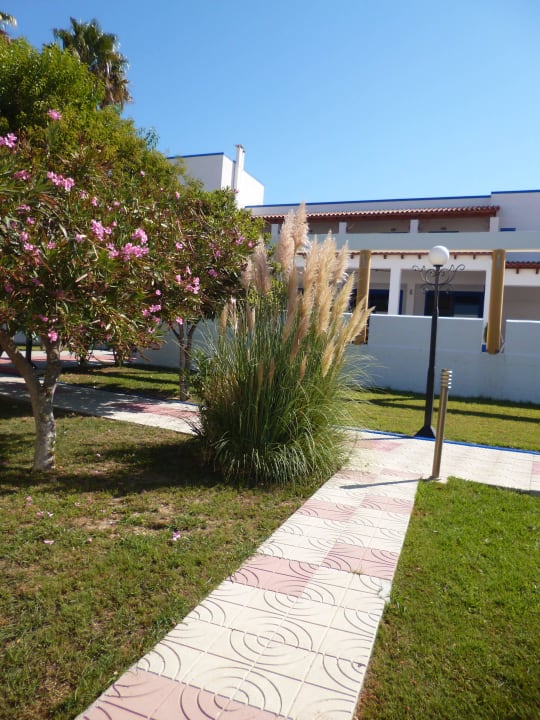 Weg zur Frühstücksterrasse Hotel Tigaki's Star