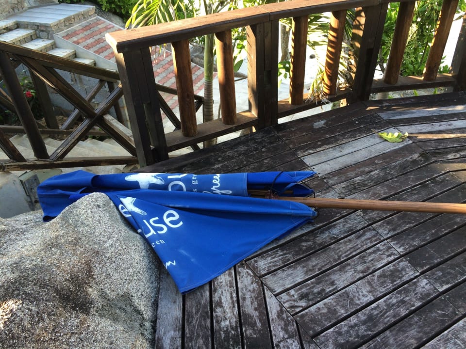 Sonnenschirm auf der Terrasse Villa Chez Batista