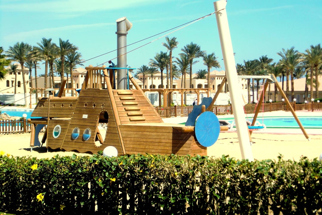 Piratenschiff am Kinderpool Cleopatra Luxury Resort Makadi Bay
