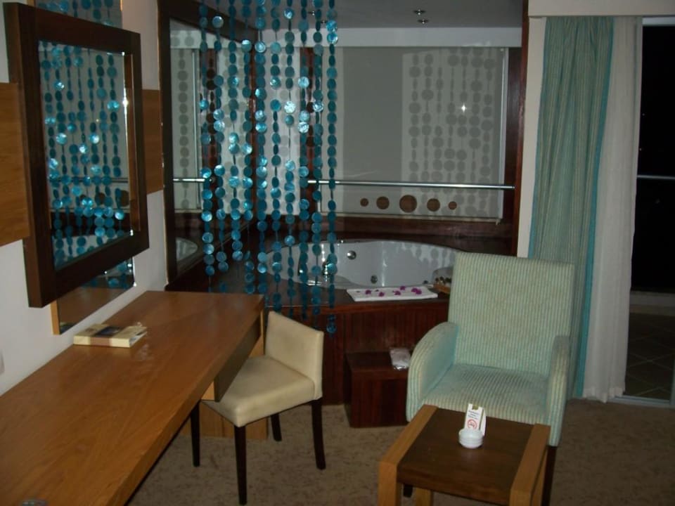 Jacuzzi im Zimmer (Aufpreis 10 €/Tag) Saturn Palace Resort Hotel