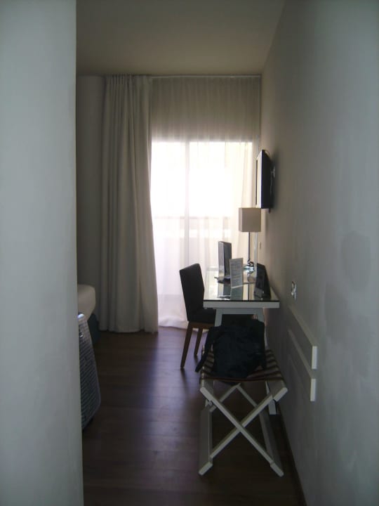 Blick vom Eingangbereich zum Zimmer Boutique H10 Big Sur - Adults only