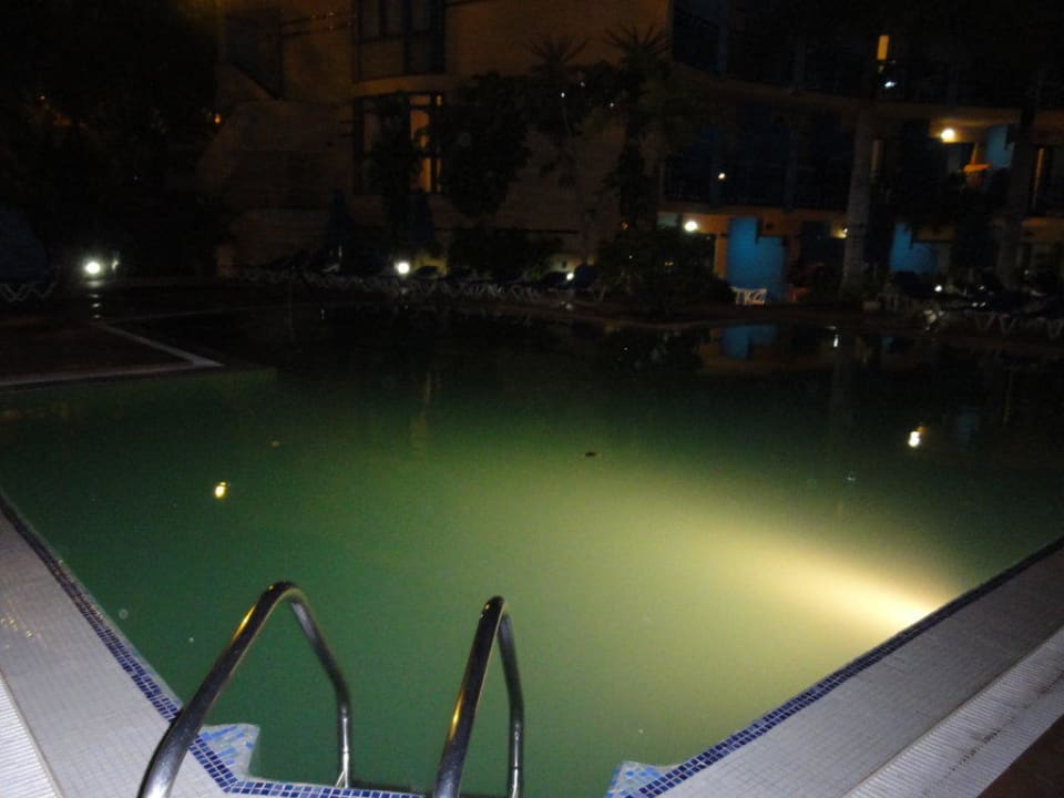 Der dreckige Pool BLUESEA Jandia Luz