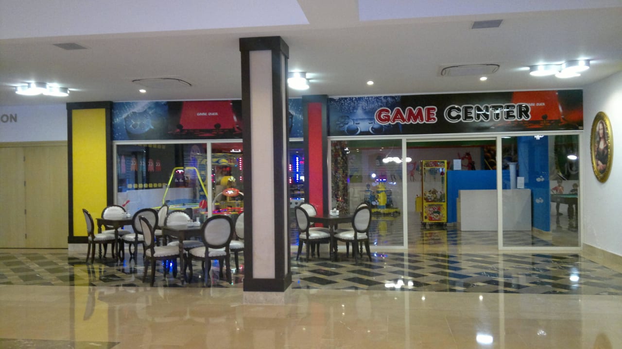 Patisserie und Game Center (kostenpflichtig) Crystal Aura