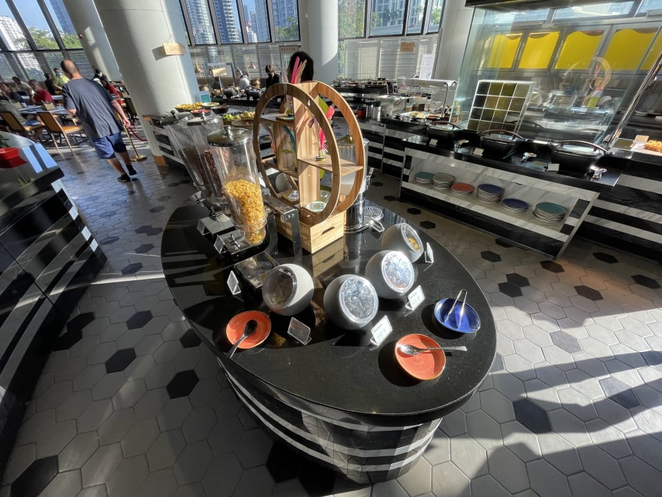 Gastro Holiday Inn Singapore Atrium