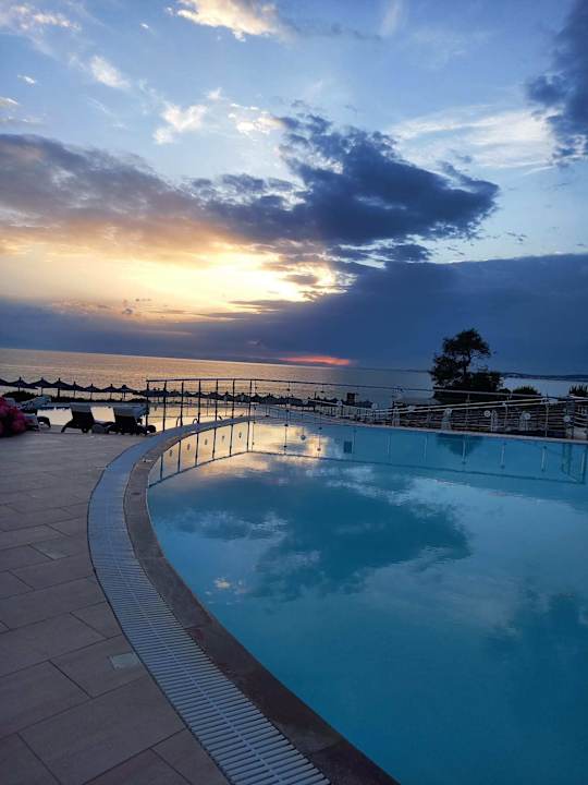 Pool Istion Club & Spa