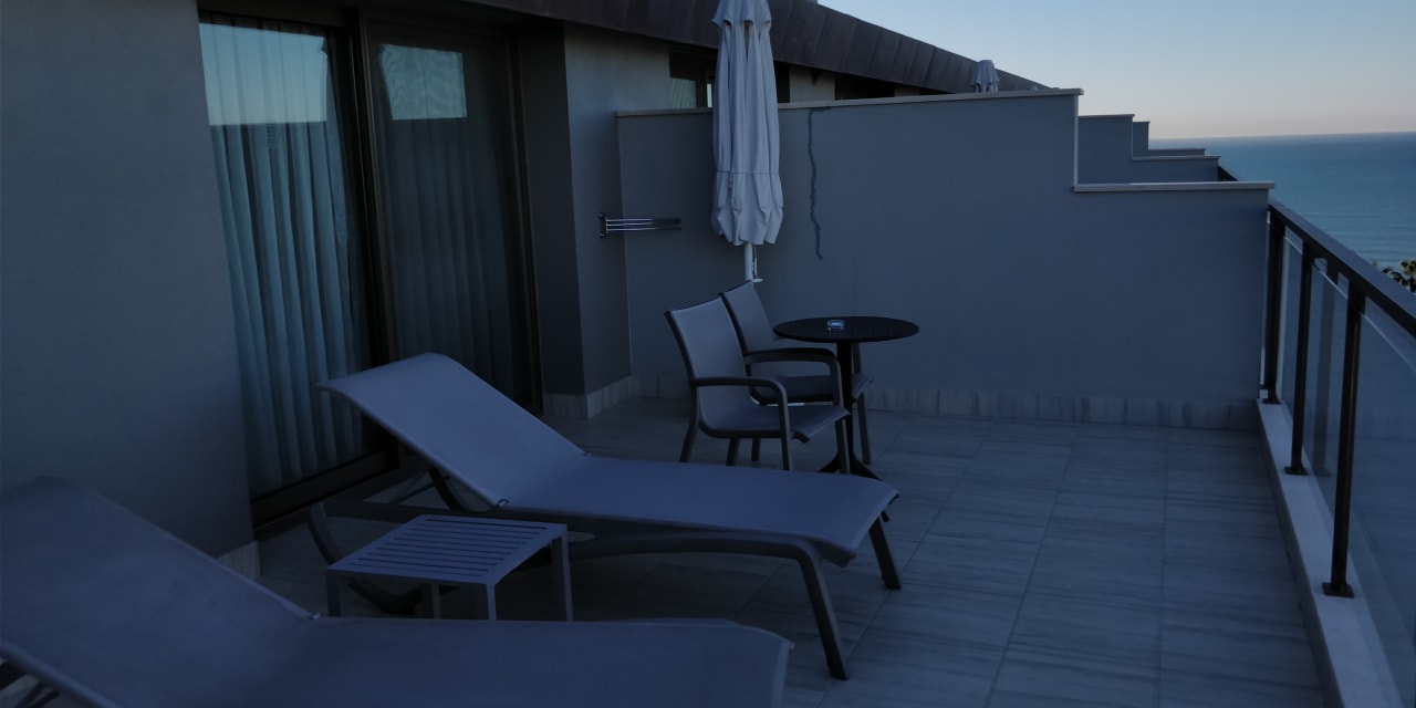Zimmer Acanthus Cennet Barut Collection