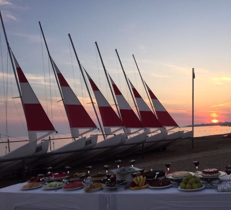 Abendessen am Strand ROBINSON PAMFILYA
