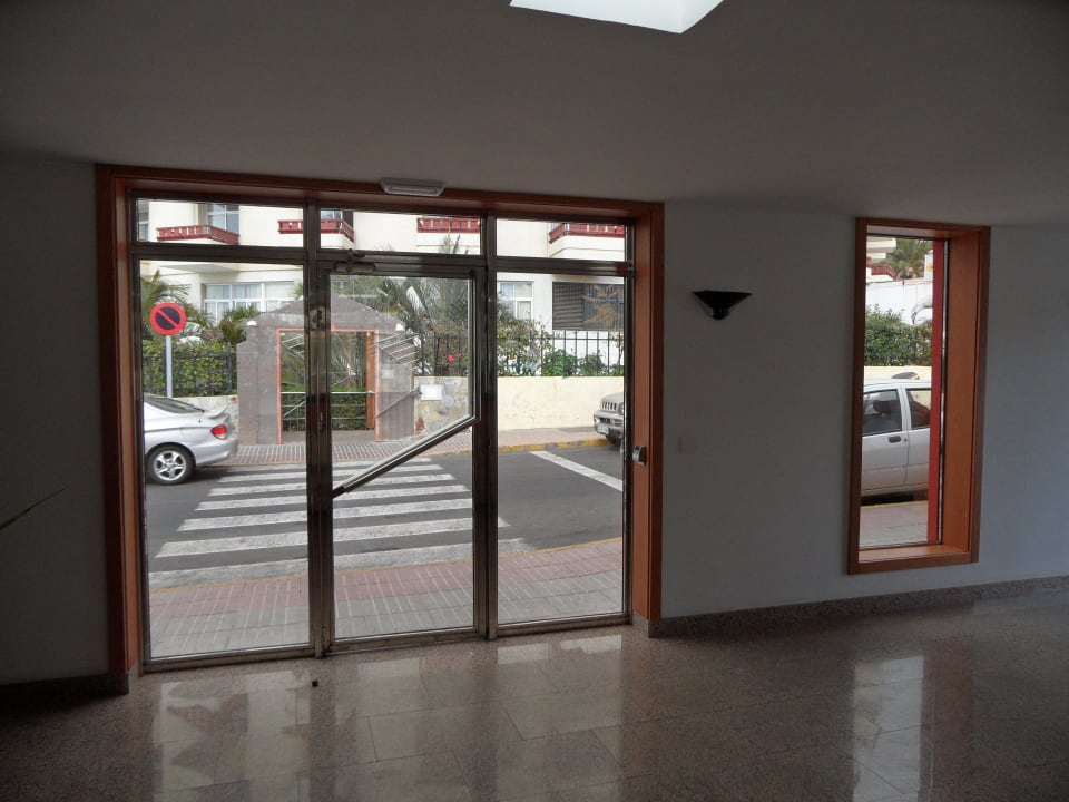 Eingangstür HL Miraflor Suites Hotel