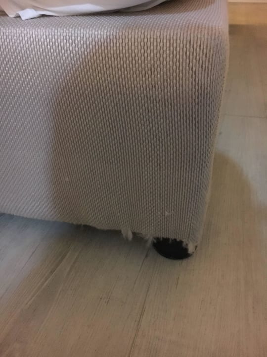 Abgenutztes Mobilar Le Bleu Hotel & Resort