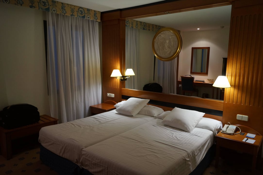 Стандартный номер Hotel Melia Granada