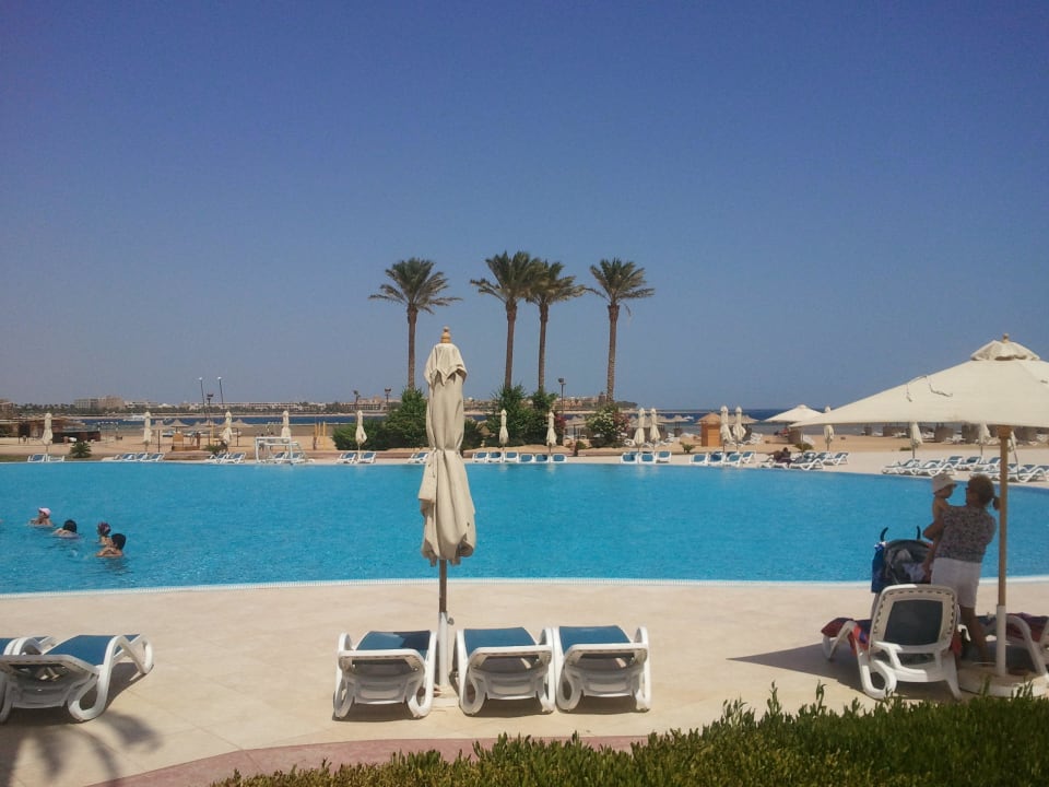 Бассейн Cleopatra Luxury Resort Makadi Bay