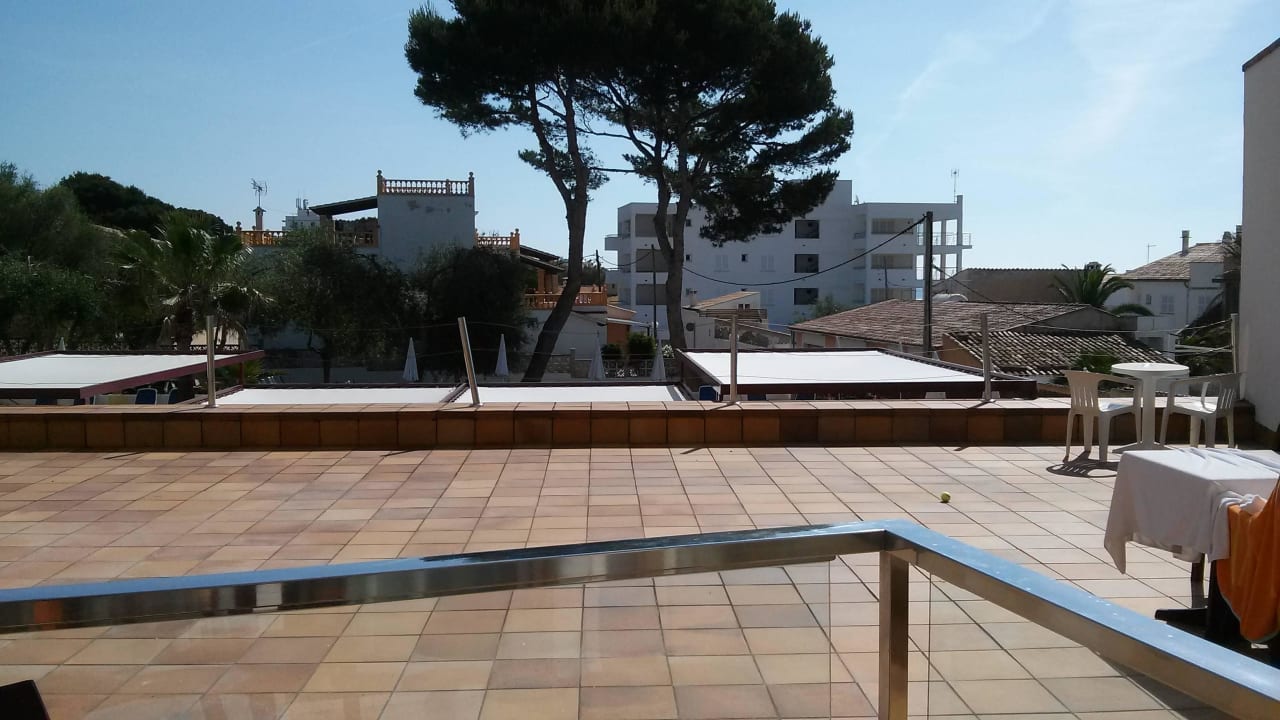 Ausblcik vom Balkon direkt zur Dachterrasse Hotel Clumba