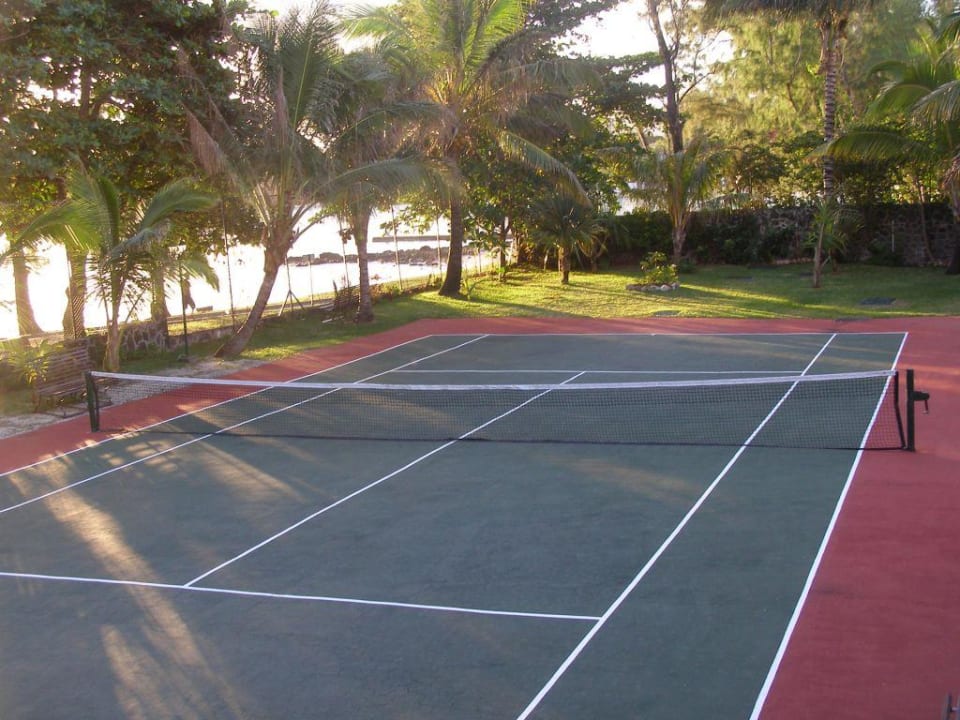 Tennisplatz Le Peninsula Bay Beach Resort & Spa