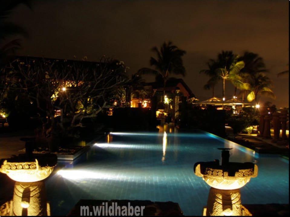 Pool bei Nacht Hotel The Oberoi Mauritius