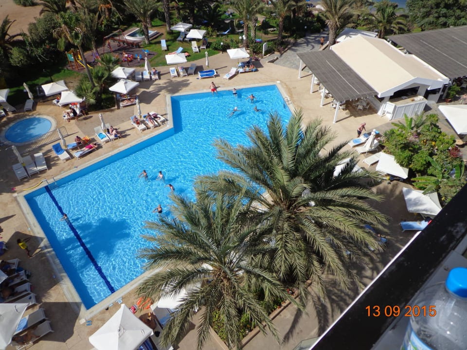 Pohled z balkonu Crystal Springs Beach Hotel