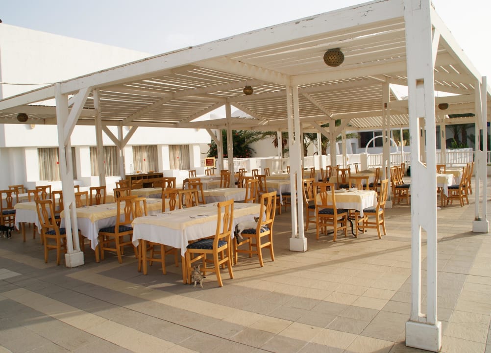 Aussenterrasse vom Speisesaal Hotel El Mouradi Djerba Menzel