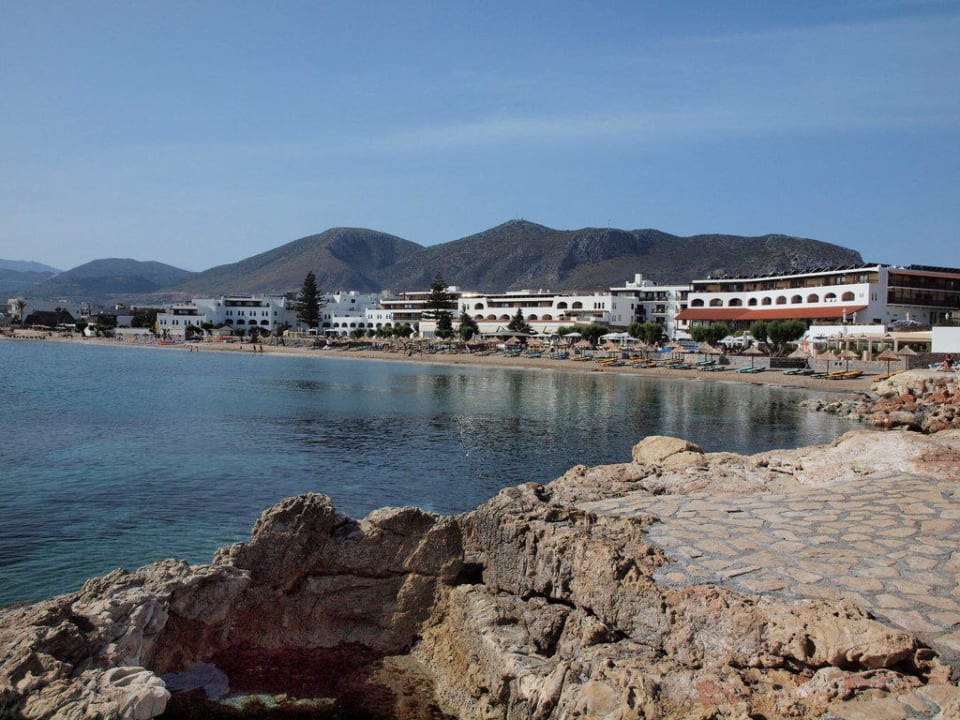 Rechts vom Strand aufgenommen Creta Maris Resort