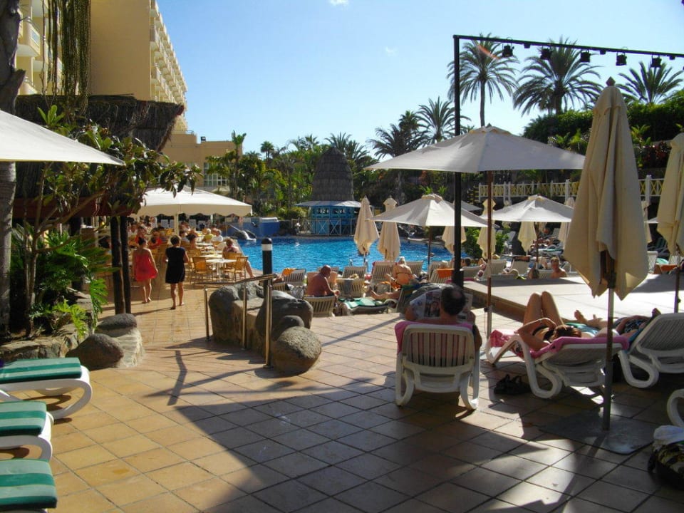 Blick zum Pool Abora Catarina by Lopesan Hotels