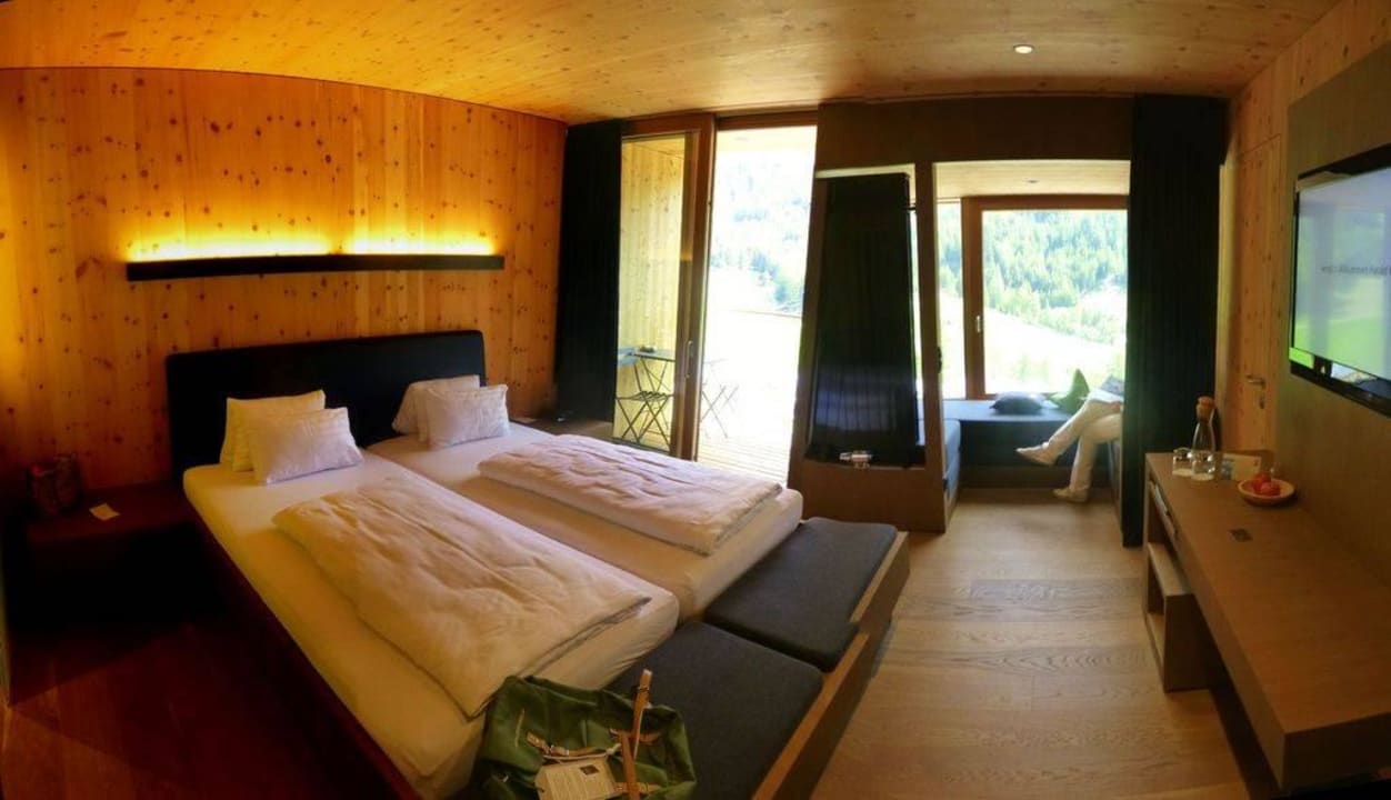 Zimmer mit Zirben-Vertäfelung Gradonna Mountain Resort
