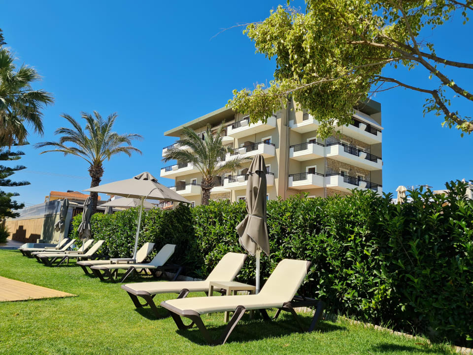 Außenansicht Petousis Hotel & Suites