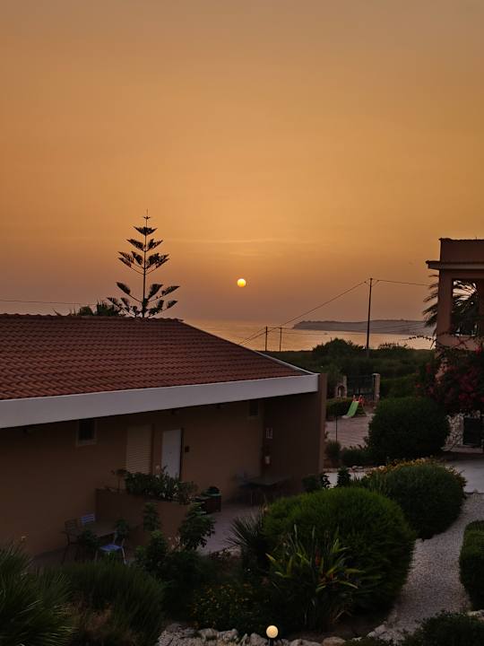 Ausblick Luna Minoica Suites and Apartments