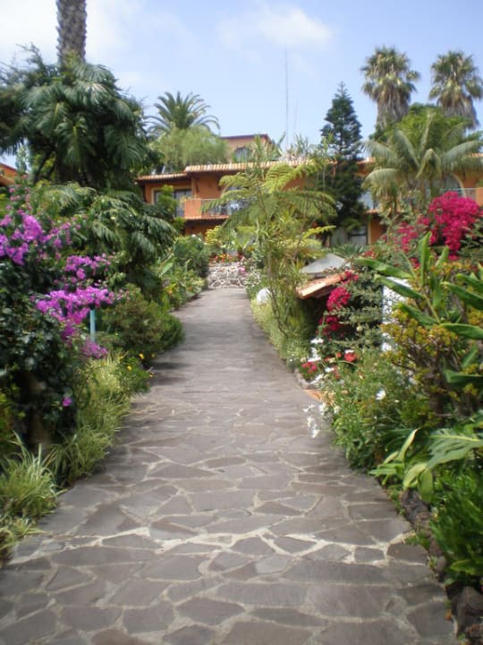 Weg durch die Hotelanlage Hotel Quinta Splendida Wellness & Botanical Garden