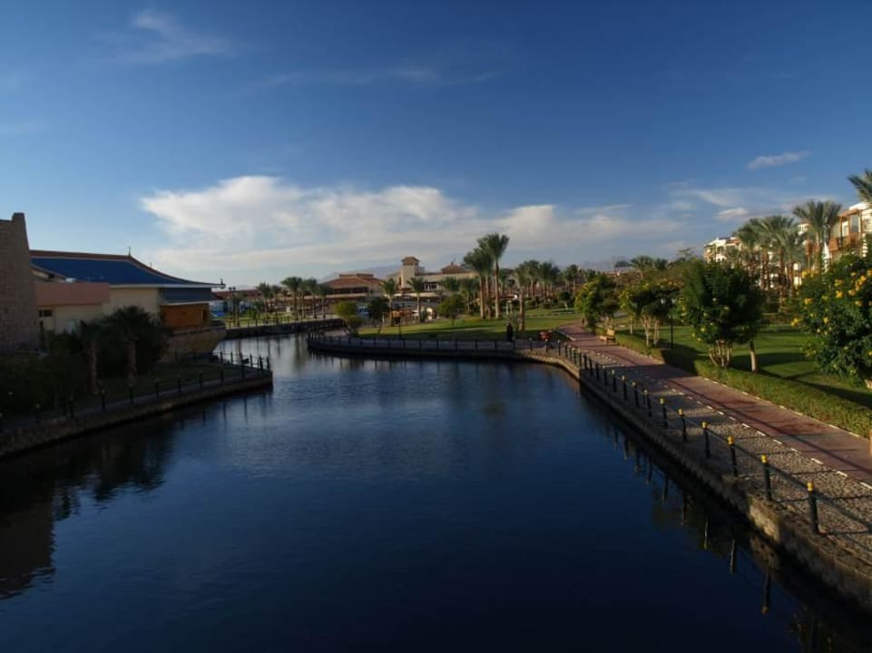 Blick von einer Brücker über die Lagune Pickalbatros Dana Beach Resort - Hurghada
