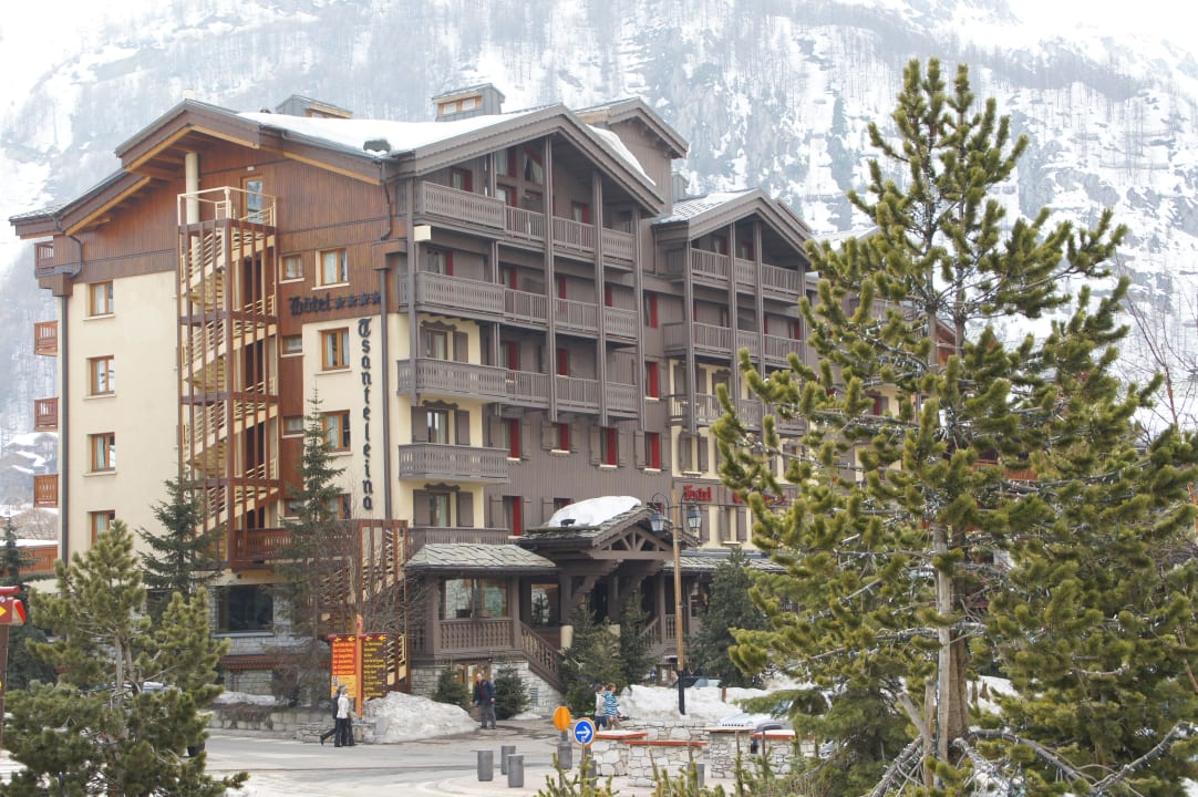 Hotel Le Tsanteleina vom Marktplatz aus Hotel Tsanteleina
