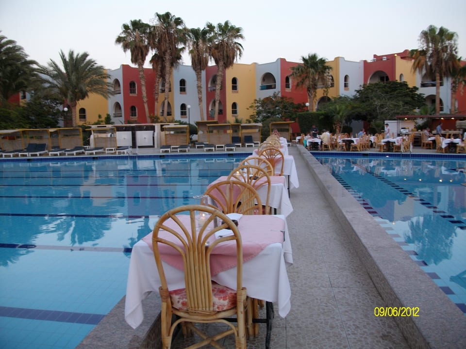 Vom Pool zum Hotelzimmer Arabia Azur Resort