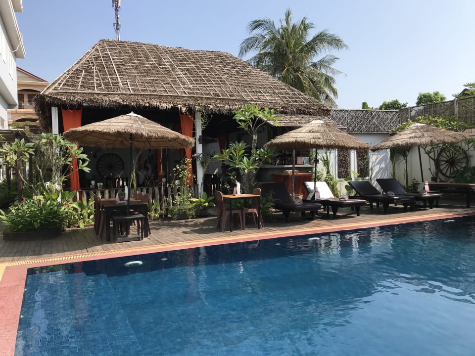 Pool Wheel Garden Residence