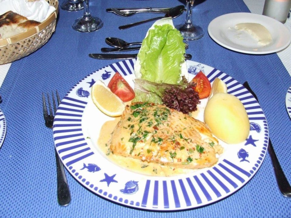 Hauptgang im Fischrestaurant Can Garden Resort