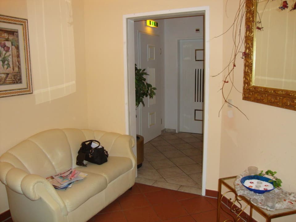 Vorzimmer zu den Massagen Lisi Family Hotel Reith bei Kitzbühel