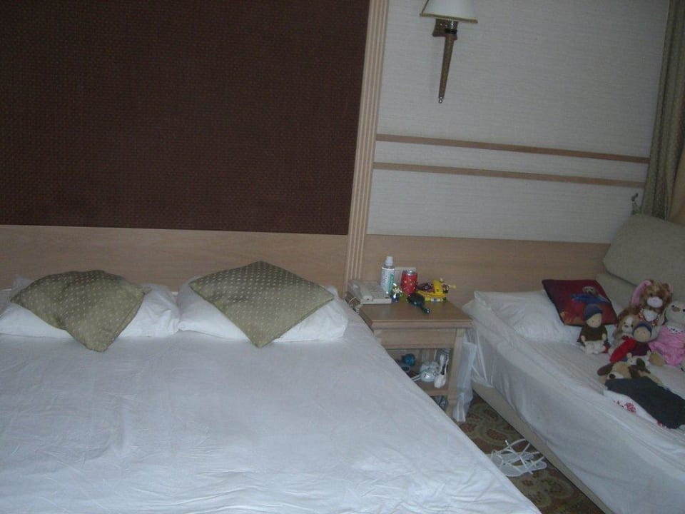 Familienzimmer: Doppelbett und Bett des 1.Kindes Fame Residence Lara & Spa