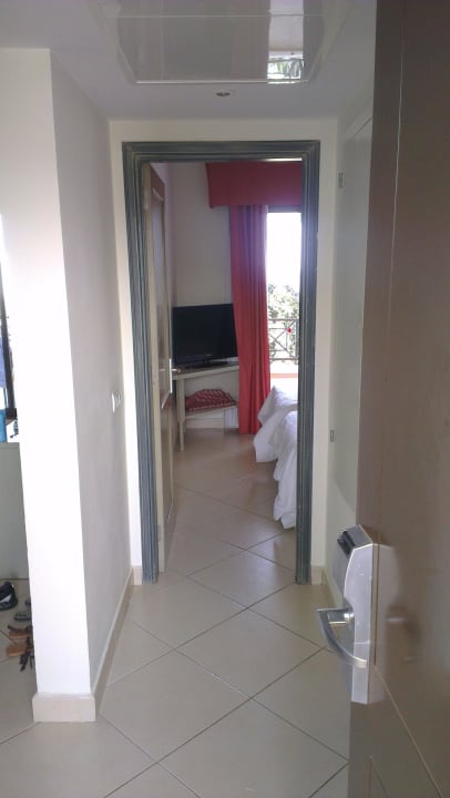 Flur zum Schlafzimmer allsun App.-Hotel Albatros