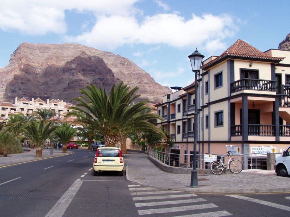 Strasse vor dem Jardin del Conde Aparthotel Jardin del Conde