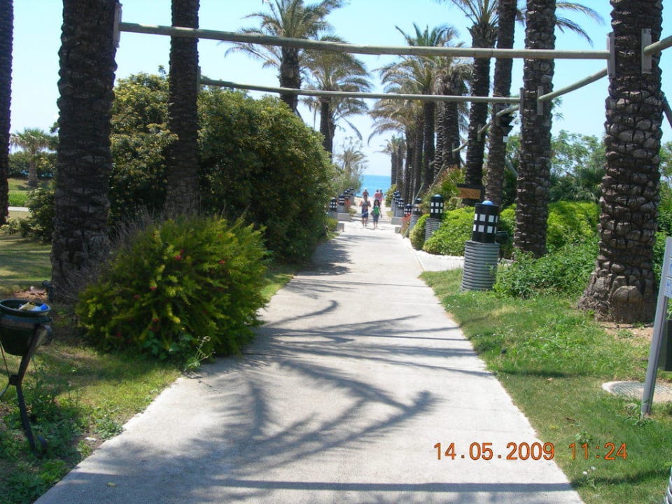 Droga na plażę z basenu AQI Pegasos World