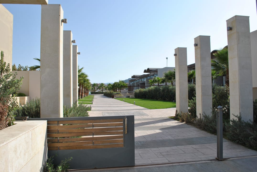 Hauptweg (vom Strand kommend) Avra Imperial Hotel