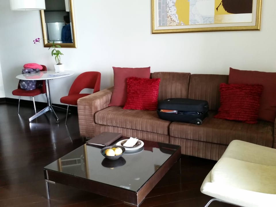 Der Wohnbereich (Suite River View, 14. Stock) Chatrium Hotel Riverside Bangkok