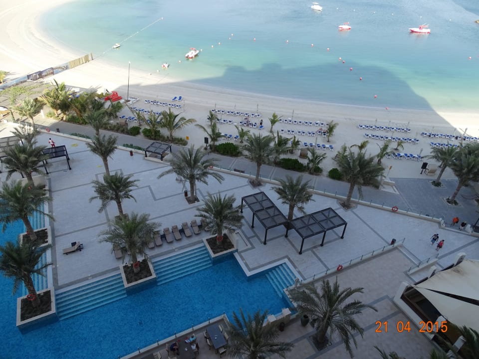 Blick vom Balkon auf Pool DoubleTree by Hilton Resort & Spa Marjan Island