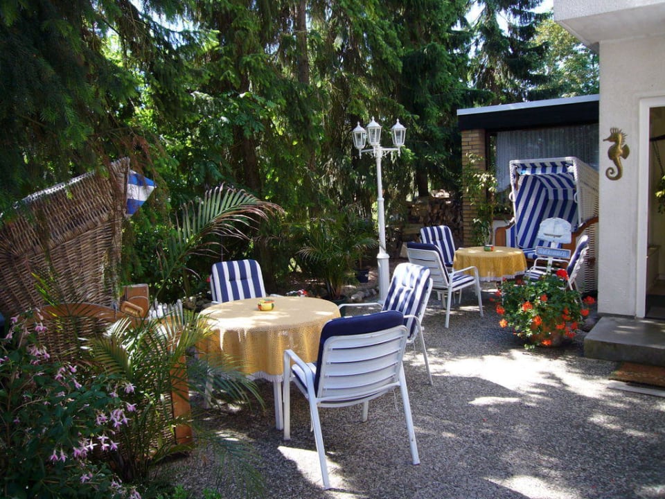 Gartenansicht vor dem Haus Apart-Hotel Klara